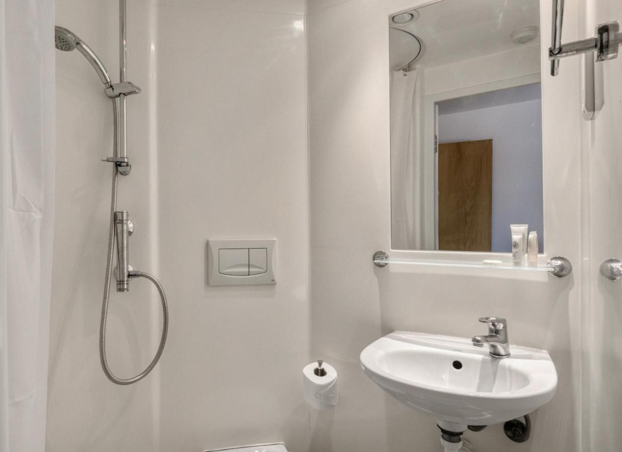 Bright & Central Room In Luton, Sleeps 2 Luton  Exterior foto